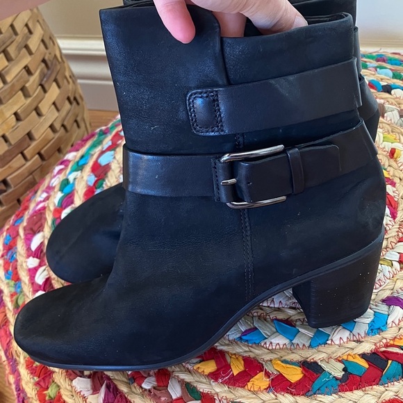 Ecco Leather Black Ankle Boots - Picture 2 of 5